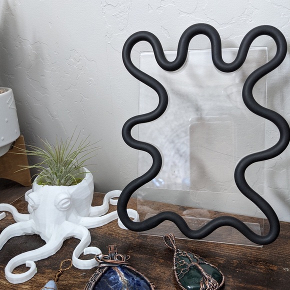 Squiggly Picture Frame - Picture 4 of 4